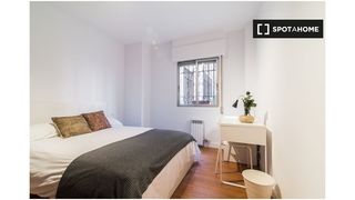 Location Appartement à Pacífico. Alquiler de habitaciones en apartamento de 6 dormitorios en pací