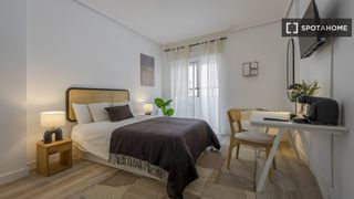 Location Appartement à Lucero. Se alquila habitación en apartamento de 5 dormitorios en latina,