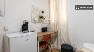 Rent Flat in Argüelles. Habitación en piso compartido de 6 habitaciones en alquiler en c
