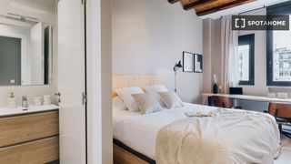 Rent Flat in L´Antiga Esquerra de l´Eixample. Se alquila habitación en piso compartido en barcelona
