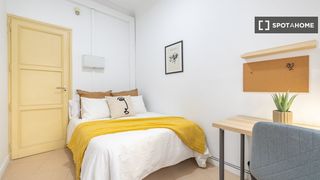 Rent Flat in Argüelles. Habitación en piso compartido de 18 habitaciones en argüelles, m