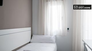 Affitto Appartamento in Sol. Habitación limpia en alquiler en el centro de madrid.