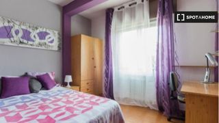 Affitto Appartamento in Caballería Española. Habitación en un piso compartido de 5 habitaciones en alquiler e