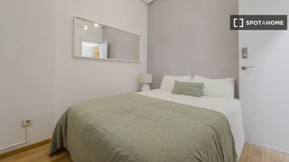 Location Appartement à Almendrales. Espectacular habitación en alquiler en piso de 5 habitaciones en