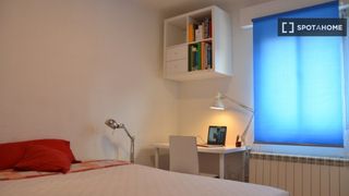 Lloguer Pis a Opañel. Se alquila habitación en piso de 4 habitaciones en opañel, madri