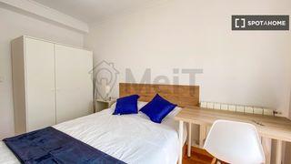 Affitto Appartamento in Prosperidad. Se alquila habitación en piso de 5 habitaciones en chamartín, ma