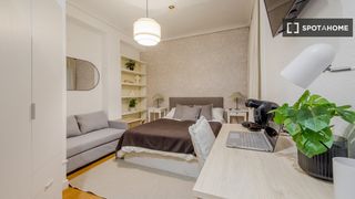 Affitto Appartamento in Pacífico. Habitaciones en alquiler en piso de 5 habitaciones en madrid!