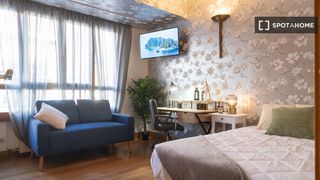 Rent Flat in El Viso. Habitación en piso compartido en alquiler en el viso, madrid.