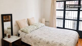 Rent Flat in Palacio. Habitación para alquilar en apartamento de 2 dormitorios con air