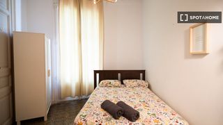 Rent Flat in L´Antiga Esquerra de l´Eixample. Habitación en piso compartido de 7 habitaciones en alquiler, lan