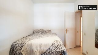 Alquiler Piso en Raval. Se alquilan habitaciones en apartamento de 4 dormitorios, el rav
