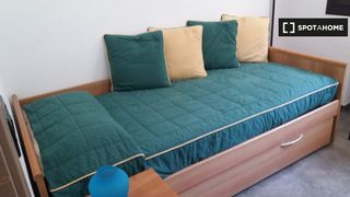 Location Appartement à Les Planes. Habitación soleada en casa de 6 dormitorios en sant cugat del va
