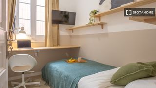Rent Flat in Sant Andreu de Palomar. Habitación en piso compartido en alquiler en sant andreu, barcel