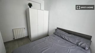 Location Appartement à Lucero. Habitación en piso compartido de 4 habitaciones en lucero, madri