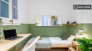 Lloguer Pis a Raval. Se alquila habitación en el apartamento de 6 dormitorios en el r
