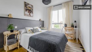 Lloguer Pis a Delicias. Se alquila habitación en apartamento de 5 dormitorios en atocha,