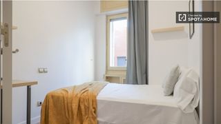 Rent Flat in Argüelles. Habitación en piso compartido de 18 habitaciones en argüelles, m