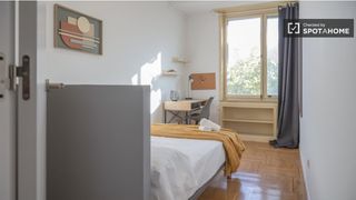 Rent Flat in Argüelles. Habitación en piso compartido de 18 habitaciones en argüelles, m