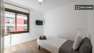 Lloguer Pis a Llefià. Se alquila habitación en piso compartido de 5 habitaciones, sant