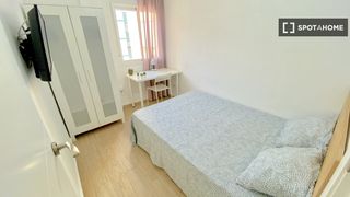 Rent Flat in El Torrejón - El Cerezo. Habitación en piso compartido de 4 habitaciones en alquiler en s