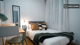 Lloguer Pis a Argüelles. Habitación en piso compartido de 5 habitaciones en casa de campo