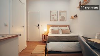 Miete Etagenwohnung in Pacífico. Se alquila habitación en piso compartido en barcelona