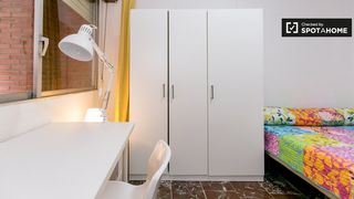 Rent Flat in Camino de Ronda. Habitación compartida de 5 habitaciones, camino de ronda, granad