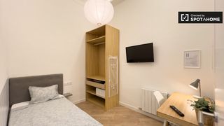Rent Flat in Sant Antoni. Habitación en piso compartido de 7 habitaciones en alquiler en b