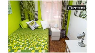 Affitto Appartamento in Pryconsa-Juan de Austria. Habitación en piso compartido de 5 habitaciones en alcalá de hen