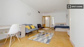 Lloguer Pis a Delicias. Se alquila habitación en piso de 4 dormitorios en atocha, madrid