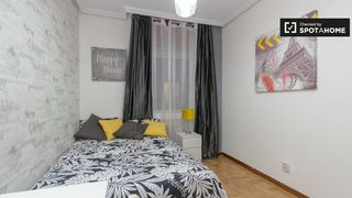 Affitto Appartamento in Caballería Española. Habitación en piso compartido en alquiler en alcalá de henares