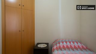 Location Appartement à El Camp d´en Grassot i Gràcia Nova. Acogedora habitación en alquiler en el apartamento de 4 dormitor