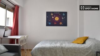 Lloguer Pis a Albors. Se alquila habitación en piso de 8 dormitorios en lamistat, vale