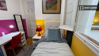 Affitto Appartamento in Lista. Acogedora habitación en apartamento de 5 dormitorios en salamanc