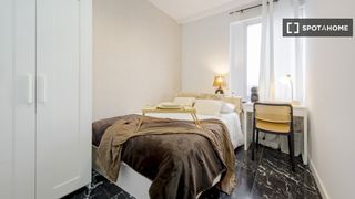 Lloguer Pis a El Viso. Se alquila habitación en piso compartido de 8 habitaciones en rí
