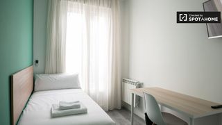 Affitto Appartamento in Sol. Habitación ordenada en alquiler en el centro de madrid.