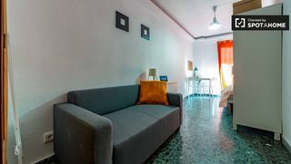 Lloguer Pis a Mont Olivet. Habitación soleada en alquiler en quatre carreres, valencia