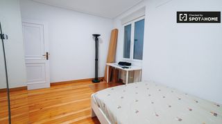 Lloguer Pis a Prosperidad. Se alquilan habitaciones en un apartamento de 7 dormitorios en p