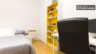 Lloguer Pis a Lista. Habitación decorada en un apartamento de 6 dormitorios en salama