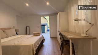 Lloguer Pis a Aravaca. Se alquila habitación en piso compartido de 8 habitaciones en ar