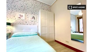 Lloguer Pis a Basurtu. Habitación decorada en piso de 5 habitaciones en indautxu, bilba