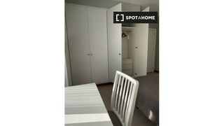 Lloguer Pis a Poblenou. Se alquila habitación espaciosa en piso de 2 dormitorios en barc
