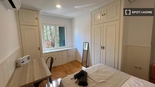 Lloguer Pis a Aravaca. Se alquila habitación en piso compartido de 8 habitaciones en ar