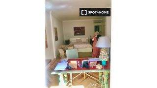 Miete Etagenwohnung in Jerónimos. Habitación en piso compartido en madrid.