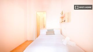Affitto Appartamento in Putget - Farró. Se alquila habitación en piso compartido en gracia.