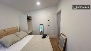 Location Appartement à Aravaca. Se alquila habitación en piso compartido de 8 habitaciones en ar