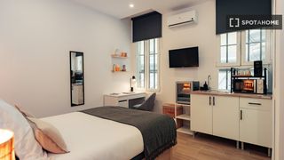 Location Appartement à Pacífico. Se alquila habitación en piso compartido en barcelona