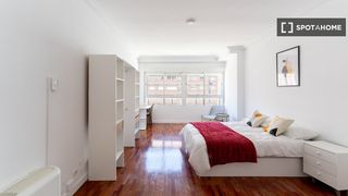 Affitto Appartamento in Castillejos-Cuzco. Se alquila habitación en piso 7 dormitorios en tetuán, madrid