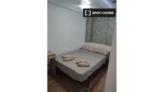 Lloguer Pis a Malva Rosa. Habitaciones para alquilar en apartamento de 3 dormitorios en va