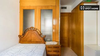 Alquiler Piso en Ciutat de les Ciències i de les Arts - Justicia. Habitación compartida de 3 habitaciones en alquiler en valencia